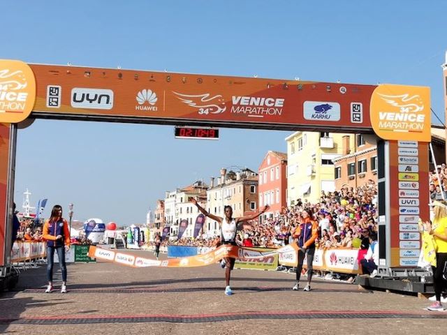 Lencho Tesfaye Anbesa e Judith Korir vincono la 34^ Huawei Venicemarathon