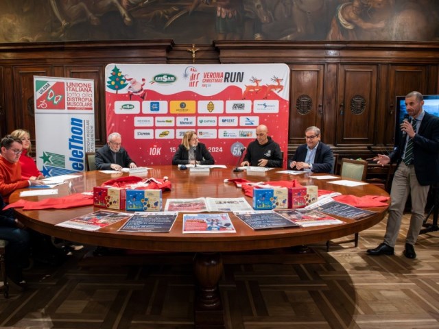 Presentata Avesani Verona Christmas Run, domenica 15 dicembre Verona si veste da Babbo Natale