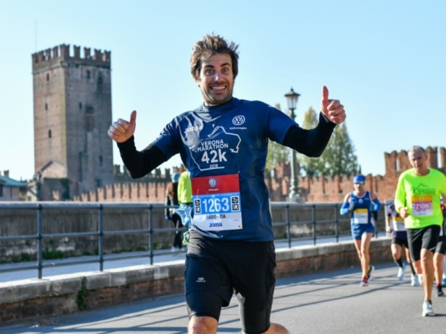 Corri Verona Marathon con Runclusive: medaglia e beneficenza