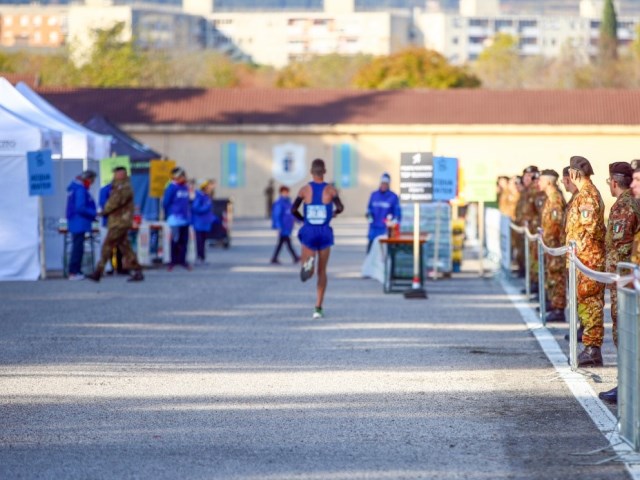 I diecimila del sold out della Eurospin Verona Run Marathon,  domenica 17 novembre si parlano 78 lingue. Al via Mauro Tomasi e Claudio Palmulli