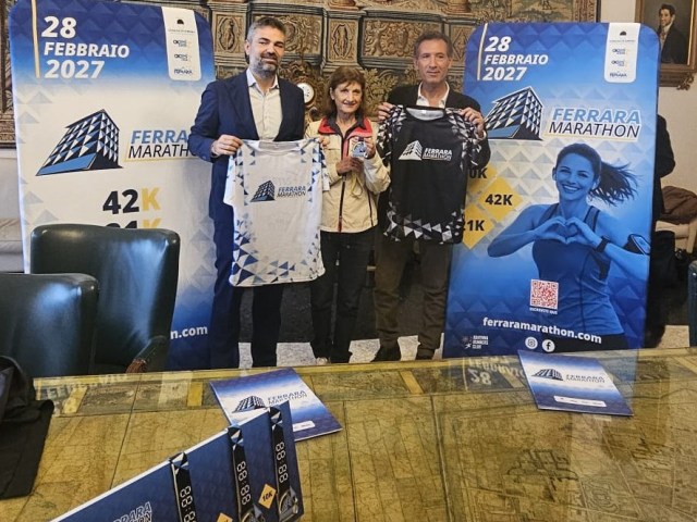 Ferrara Marathon 2027: svelate medaglia e t-shirt nel segno del Palazzo dei Diamanti