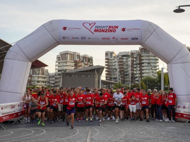 Night Run Monzino, la corsa per il cuore nel tramonto di CityLife