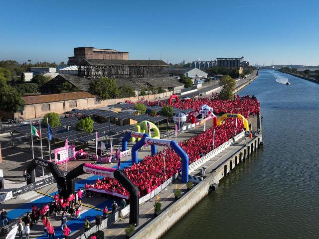 Pink RAnning, la darsena si tinge di rosa contro la violenza sulle donne