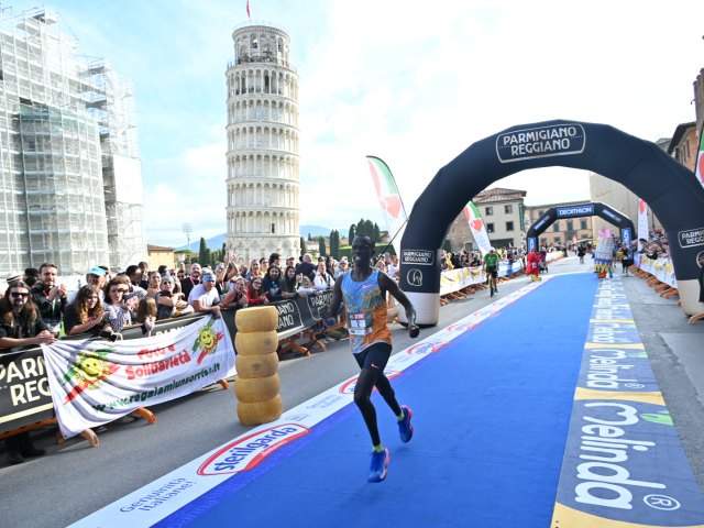 Doppietta kenyana alla Pisa Half Marathon, ma che Meucci…