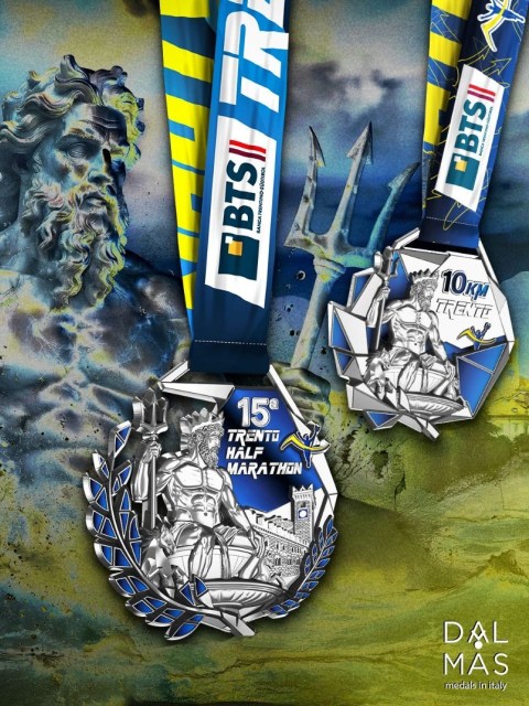 Fontana del Nettuno e Torre Aquila sulle medaglie di Trento Half Marathon e 10k Città del Concilio