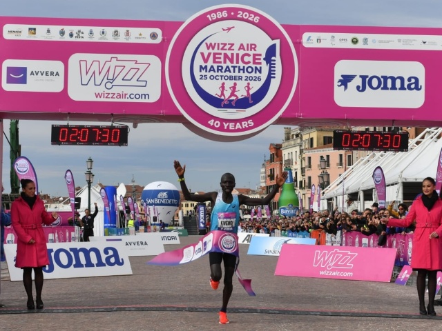 Peter Kwemoi vince la 40^ Wizz Air Venicemarathon con il nuovo record di 2h07’31”