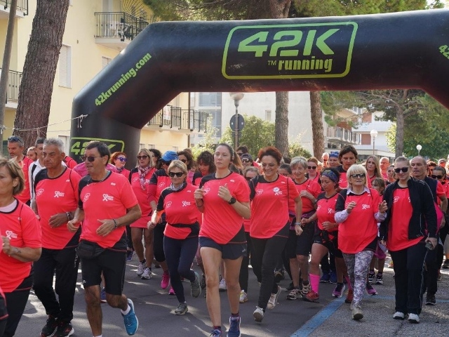 Bibione Run in rosa, in 900 di corsa per divertimento e solidarietà 