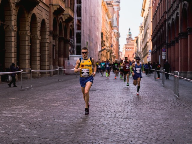 Numeri eccezionali alla Bologna Marathon. Colgan il nuovo re
