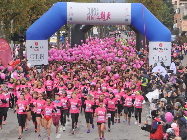 Oltre cento volontari per la Corri in rosa di domenica 13 novembre