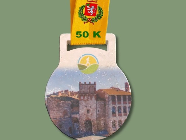 E’ in pietra di travertino la medaglia delle 1a Crete Senesi Ultramarathon