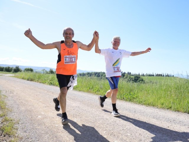 Andrea Nawratil e Jessica Galleani vincono la 2^ Crete Senesi Ultramarathon, oltre 1000 in festa