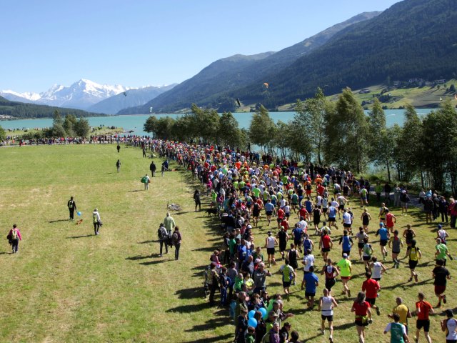 Festeggia con Mela Val Venosta il 20° Giro del Lago di Resia