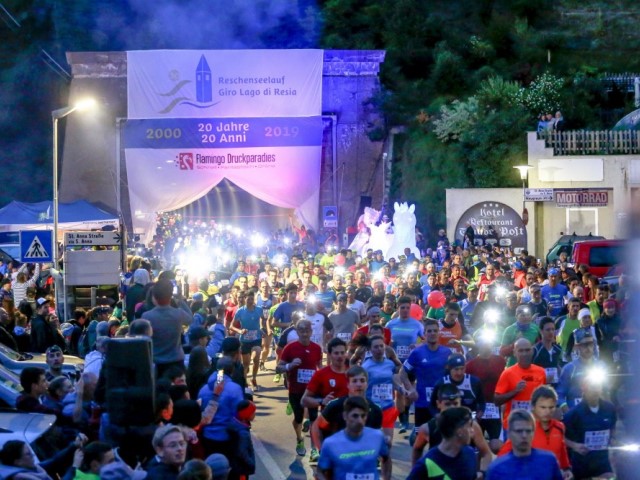 Sabato 12 luglio c’è la suggestiva Night Run al 25° Giro Lago di Resia