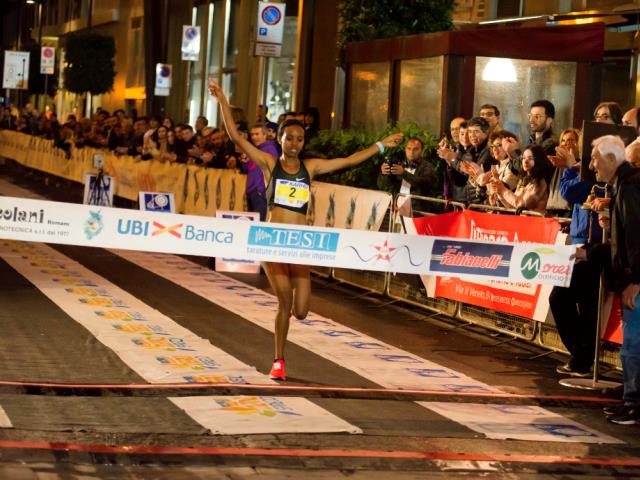 Una stella etiope di assoluto valore Helen Bekele Tola al via della Maratonina Città di Arezzo