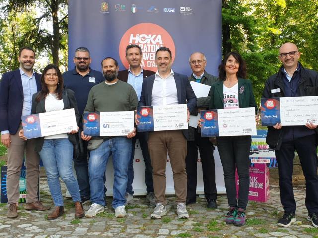 Progetto Charity Hoka Maratona di Ravenna, consegnati gli assegni alle onlus locali