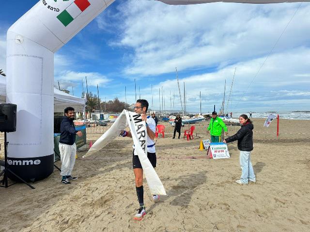 Fabiano fa festa alla Maratona sulla sabbia