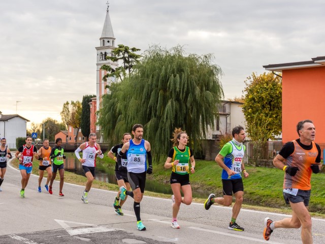 Domenica di corsa con la Maratonina di San Biagio