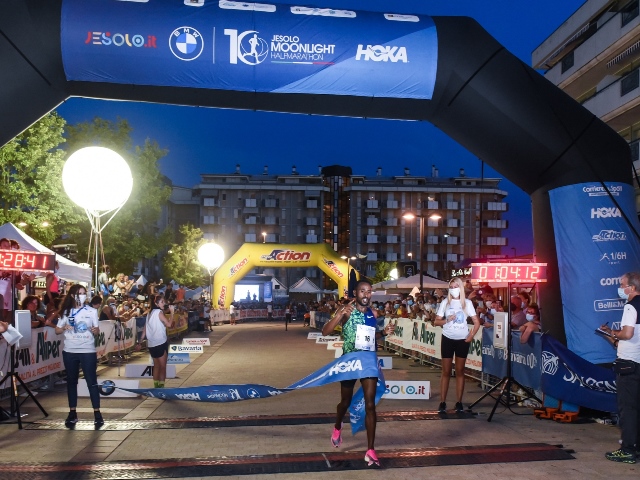 L’Etiopia conquista la 10^ Jesolo BMW Moonlight Half Marathon