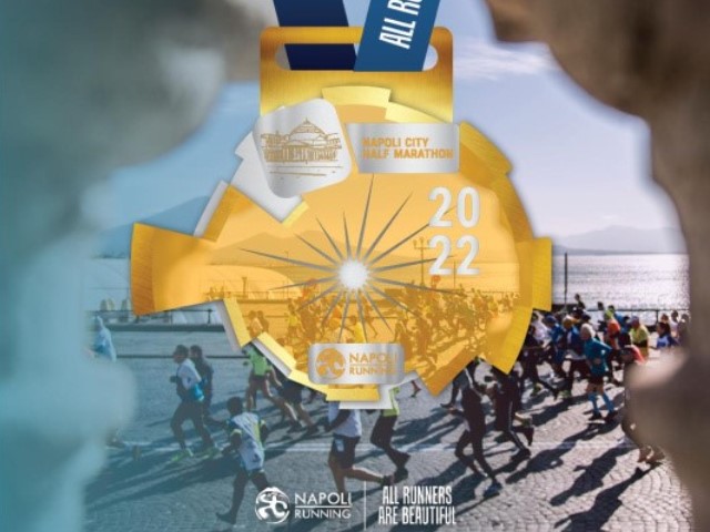 La medaglia della Napoli City Half Marathon, un omaggio alla città