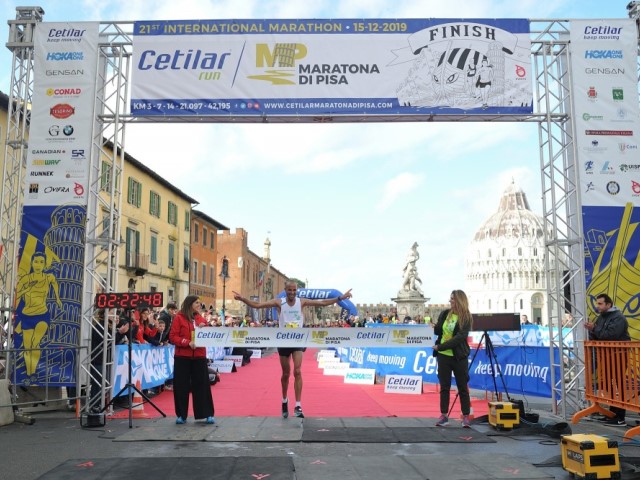 Che festa la 21^ Cetilar Maratona di Pisa a trazione straniera