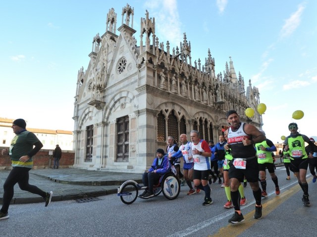 XXIV Maratona di Pisa, t-shirt tecnica e medaglia per gli 850 anni di Fondazione della Torre