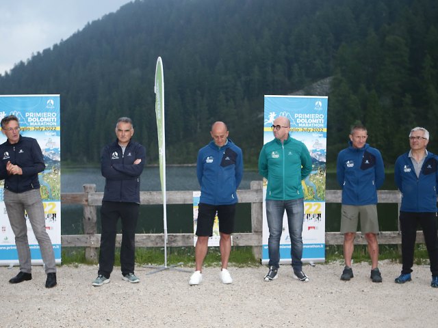 Al Lago di Calaita presentazione della Primiero Dolomiti Marathon 