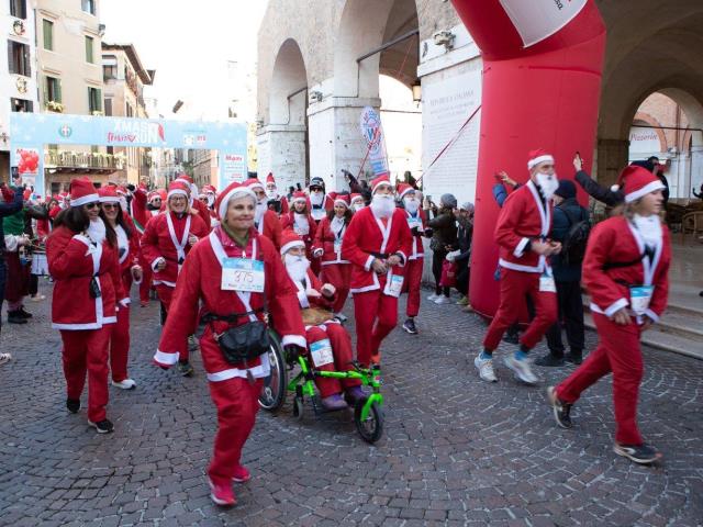 Treviso corre con i Babbi Natale: il 17 dicembre torna la Xmas Run, iscrizioni già aperte