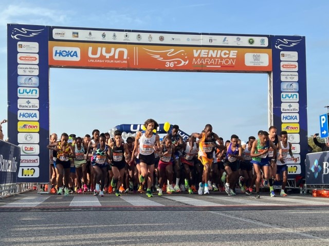 36^ UYN Venicemarathon - Con 2h08'10" l'ugandese Solomon Mutai firma il nuovo record della gara!