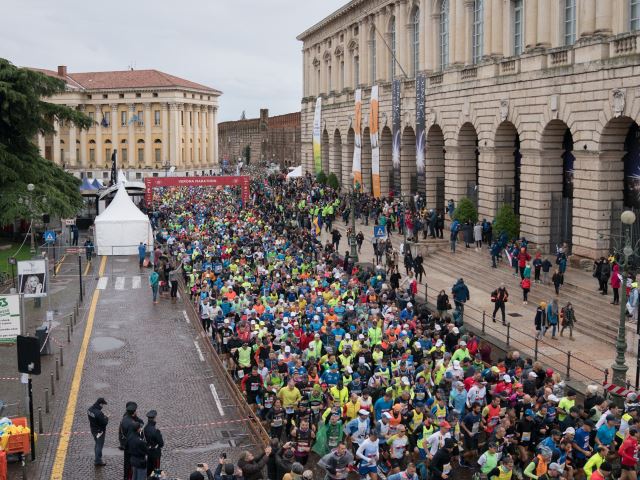 21^ HOKA Verona Marathon sold out. Stranieri da 75 Nazioni, curiosità e top runner al via