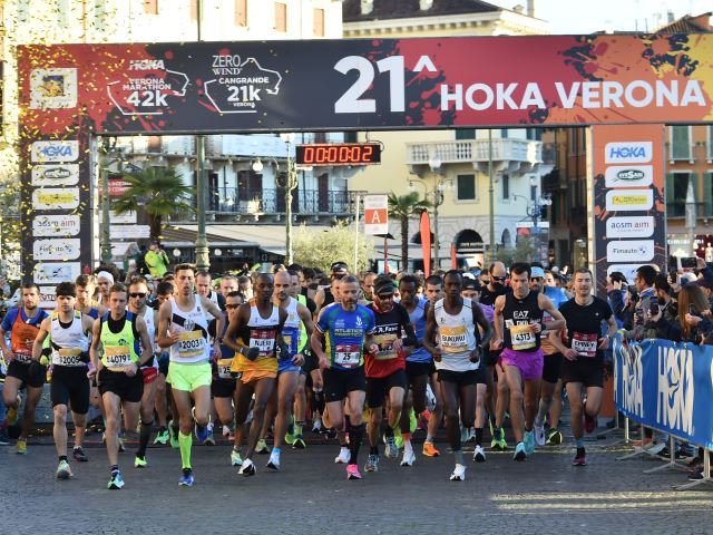 21^ HOKA Verona Marathon, spettacolo in Arena: vincono Njeri e Silva Silvera